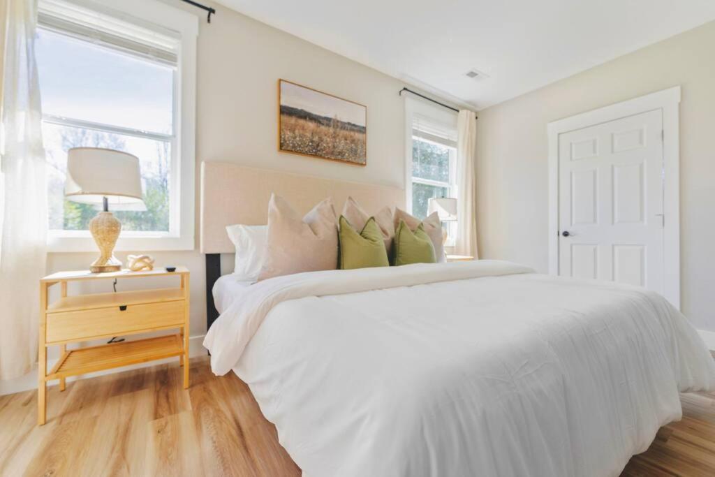 Brand New Cozy Modern Bungalow W/Hot Tub+Movieroom 7 Min From Uptown Charlotte Exterior foto